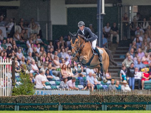 Longines King George V Gold Cup - Watch the full class